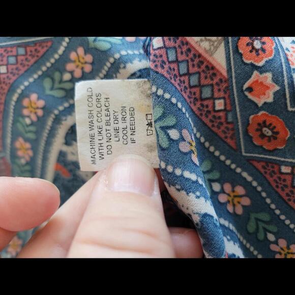 Living Doll XS Blue white red printed cropped tank top - Picture 5 of 5